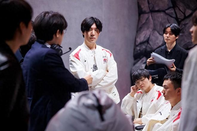 他还要面对 他还要面对